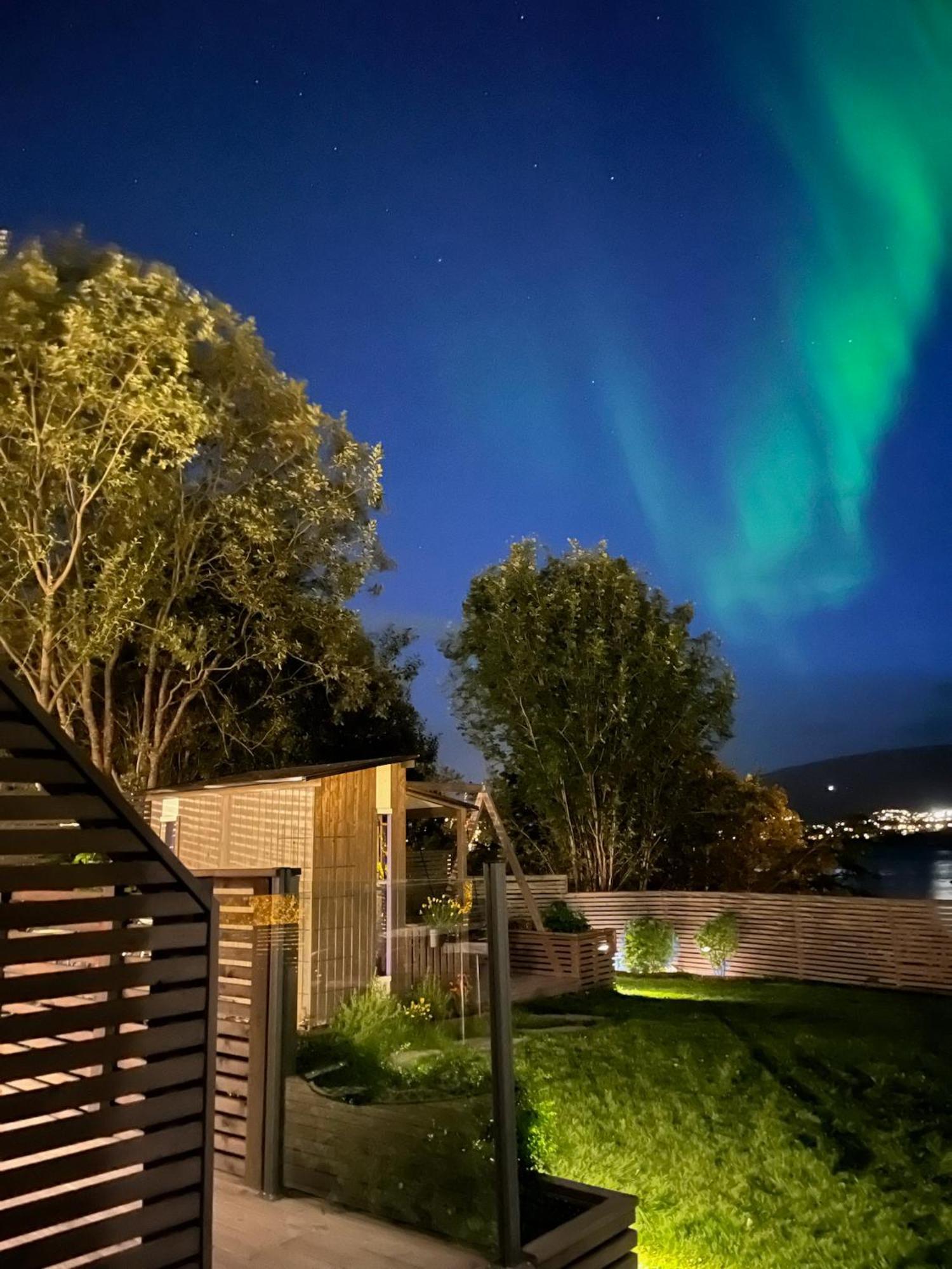 A Place For Aurora In Wintertime And Midnight Sun In Summer-Time! Tromsø Exterior foto